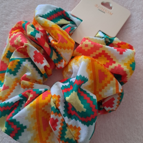 Colorful Scrunchie Blossom New - Picture 1 of 6
